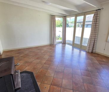 Classic 3-bedroom home - Photo 2