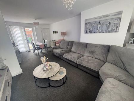 3 bedroom terraced house to rent - Photo 3