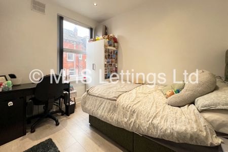 6 Bedroom Mid Terraced House for rent in Harold Terrace - Photo 5