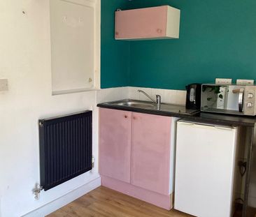 Studio Flat, Brentwood Road, BN1 - Photo 1