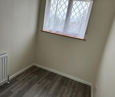 2 bedroom semi-detached house to rent - Photo 2