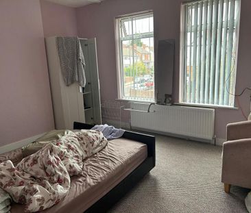 4 bedroom terraced house to rent - Photo 4
