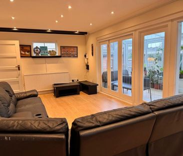 5 bedroom detached house to rent - Photo 1