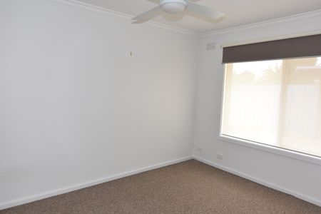 ONE BEDROOM UNIT IN GREAT LOCATION - Photo 4