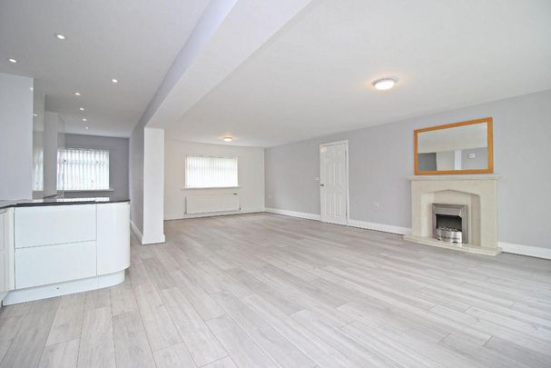 4 bedroom detached bungalow to rent - Photo 1