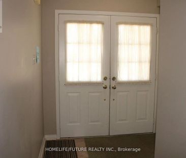 33 TARA CRESCENT - Photo 2