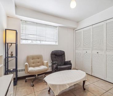 3 1/2 basement apt - Photo 3