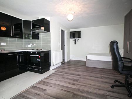 Studio to rent - Photo 2