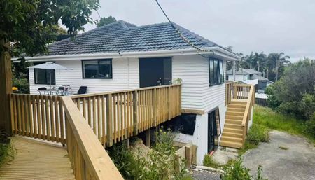 Fully Renovated Home with 3 Bedrooms Upstairs + 2 Large Rumpus Rooms Downstairs - Photo 5