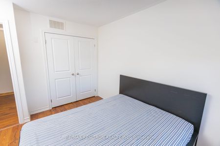 Condo Townhouse For Lease | E8124846 - Photo 2