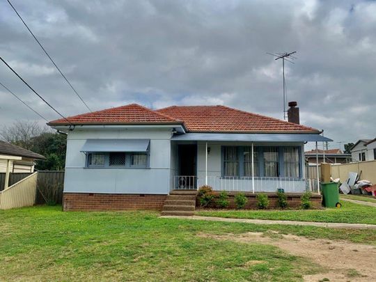 Fully Renovated House - Photo 1