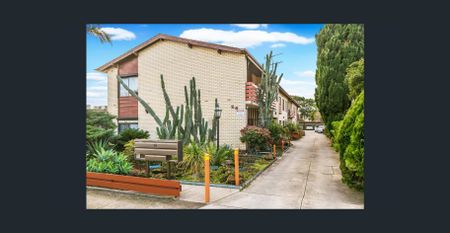 Spacious upstairs unit - Photo 3