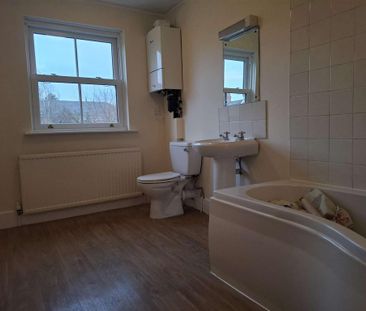 2 bedroom terraced house to rent - Photo 4