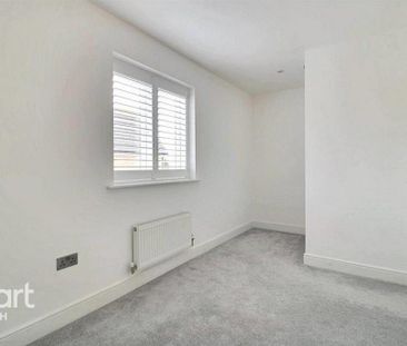2 bedroom end of terrace house to rent - Photo 4