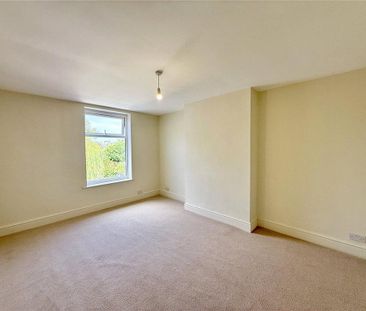 4 bedroom semi-detached house to rent - Photo 2