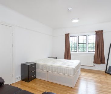 Elm Avenue, W5 - Photo 3