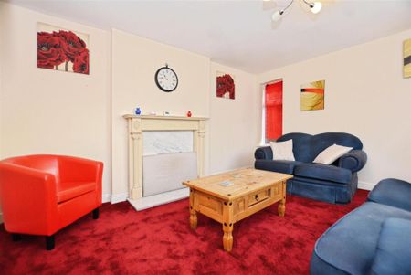 3 bedroom semi-detached house to rent - Photo 2