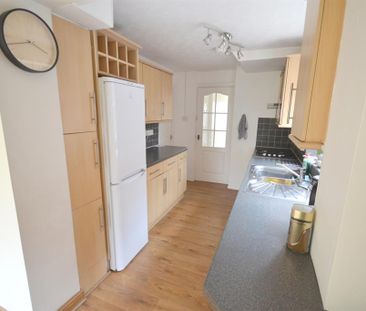 3 bedroom semi-detached house to rent - Photo 5