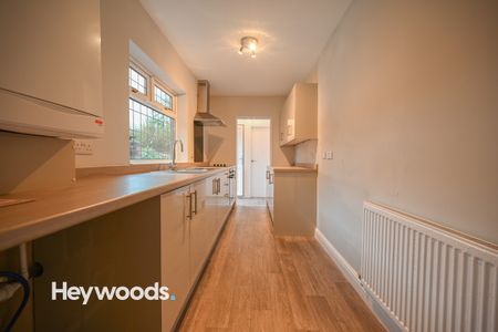 2 bed terraced house to rent in Sparrow Terrace, Newcastle, Staffordshire - Photo 4