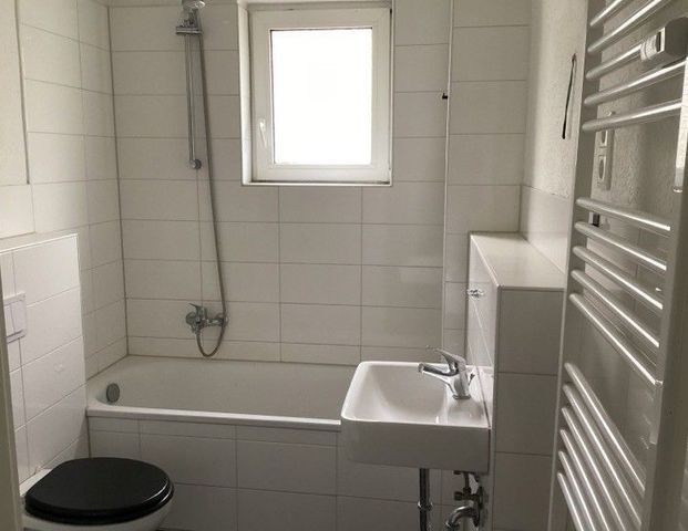 **Sehr schöne und bezugsfertige 2-Zimmerwohnung am Crönpark** - Photo 1