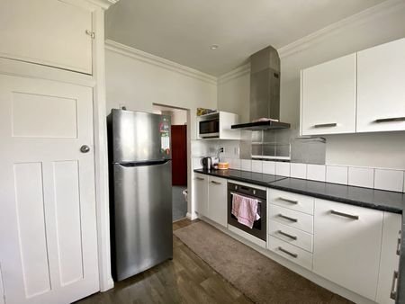 2 BDRM UNIT IN WAIWHETU - Photo 3