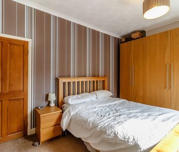 2 Bed Terraced House, Orchard Road, BS5 - Photo 5