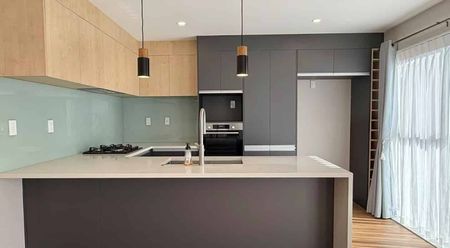 Spacious Home - Photo 4