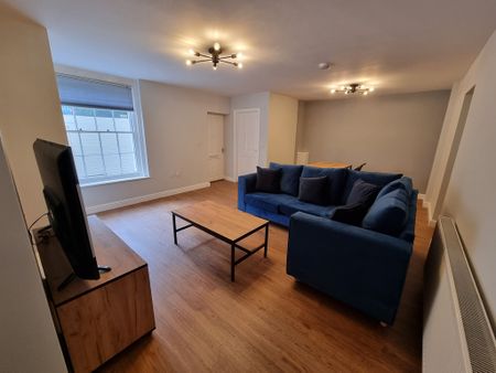 2 Bed Student Accommodation - Photo 2