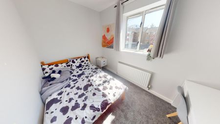 3 bedroom ground floor flat to rent - Photo 4