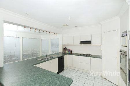 IMPRESSIVE FAMILY HOME - Photo 5