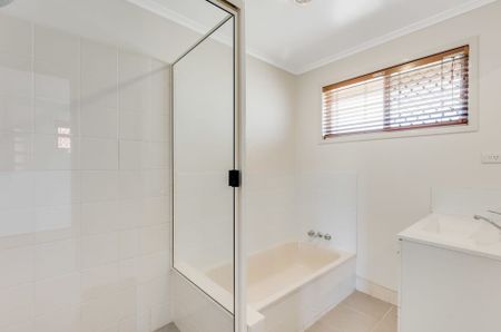 13 Gloucester Crescent, Darling Heights QLD 4350 - House For Rent | Domain - Photo 5