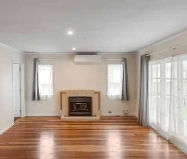 Spacious standalone home with office & garage! - Photo 1