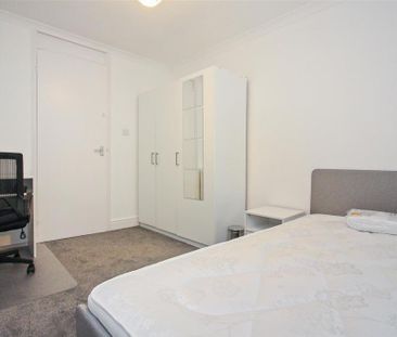 4 bedroom terraced house to rent - Photo 2