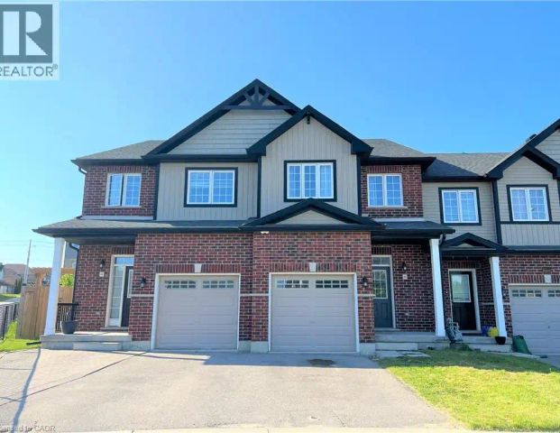 46 RENFREW Street — 3 Bedroom - Photo 1