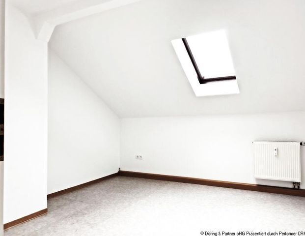 Schöne kleine 2-Raum-DG-Wohnung zum fairen Preis ! - Foto 1