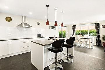 Waiuku - Modern Family Home - Photo 4