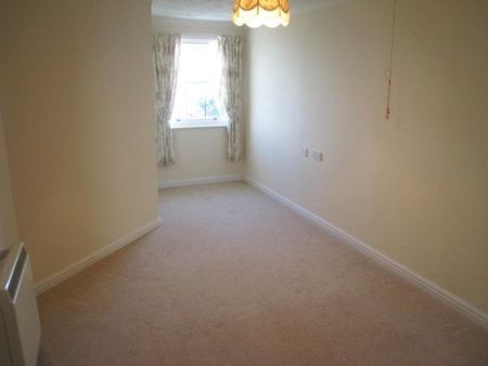 Seafront retirement apartment, Property for rent - Photo 2