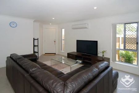 Double garaged 3 bedroom townhouse in Central Calamvale area - Photo 3