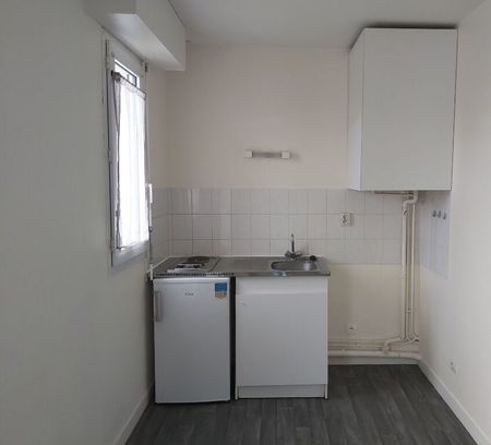 studio avec balcon - en face memorial , - Photo 5