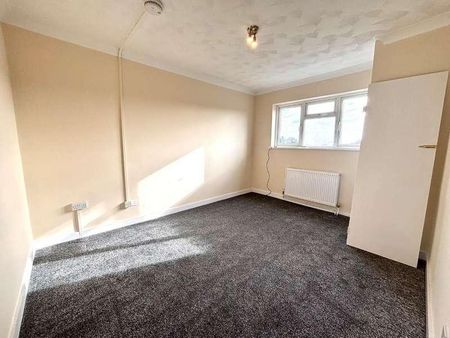 Greywell Road, Havant, PO9 - Photo 2