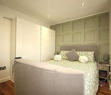 Bedford Crescent, Enfield, EN3 - Photo 1