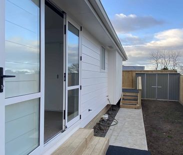 This stunning townhouse - Photo 4