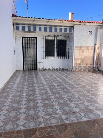 Alquiler de chalet adosado en Calle Saeta - Photo 2