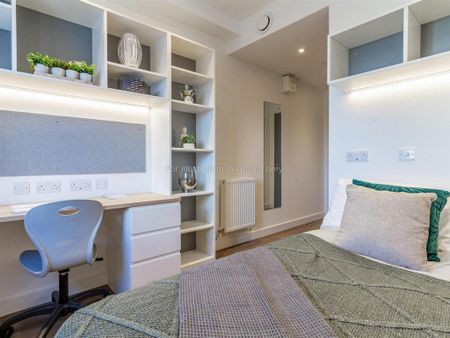 1 bedroom in a flat share to rent - Photo 5