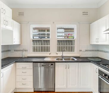 Family Style Home - Photo 6