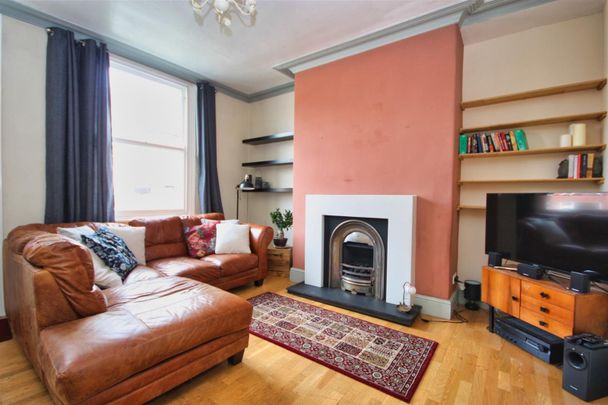 2 bedroom terraced house to rent - Photo 1