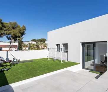 3 Bedroom Villa For Rent in Nueva Andalucía, Málaga - Photo 4