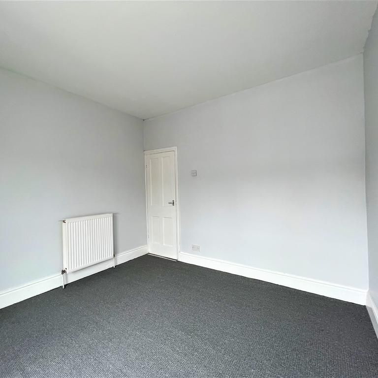 2 bedroom end of terrace house to rent - Photo 1