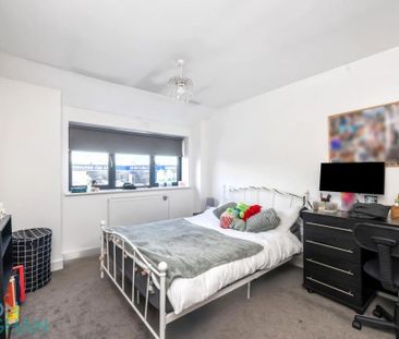 3 bedroom end of terrace house to rent - Photo 3