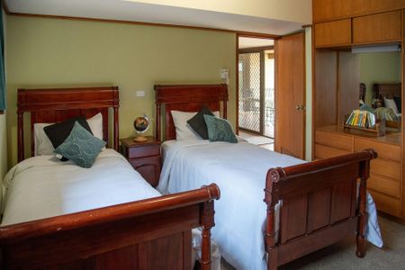 Riverfront Luxury - Photo 4